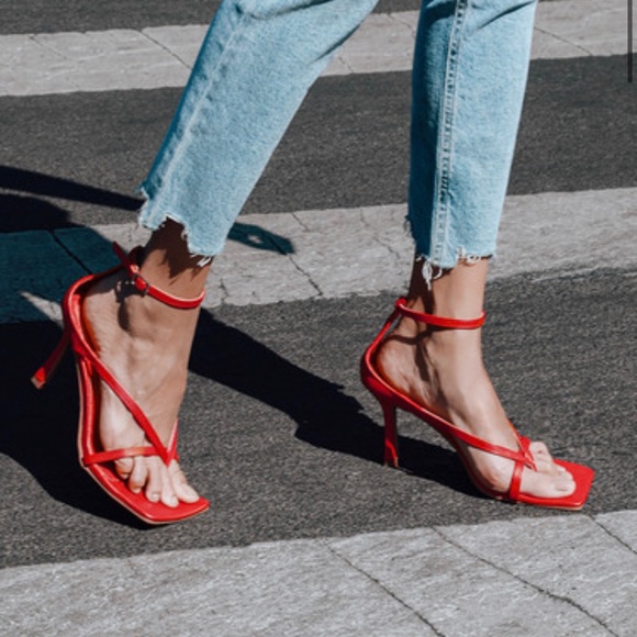 Lulu’s Red Square Toe Heels - Picture 1 of 7